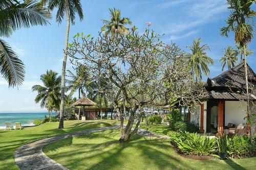 Hotel Candi Beach Resort & Spa