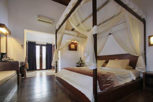 Hotel Kuta Lagoon Resort And Pool Villas