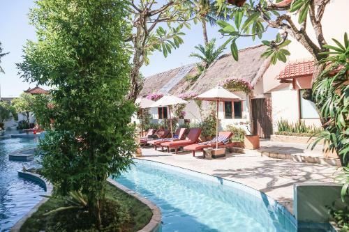 Hotel Kuta Lagoon Resort And Pool Villas