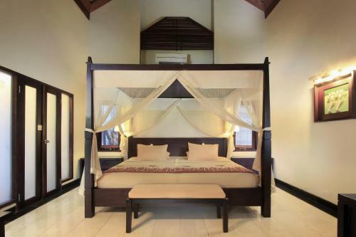 Hotel Kuta Lagoon Resort And Pool Villas