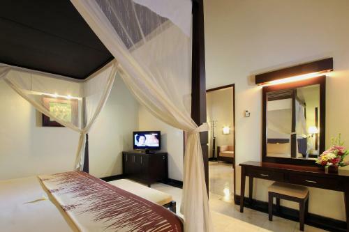 Hotel Kuta Lagoon Resort And Pool Villas