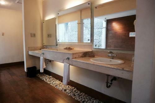 Hotel Kuta Lagoon Resort And Pool Villas