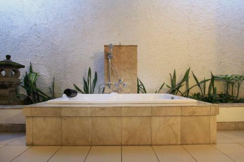 Hotel Kuta Lagoon Resort And Pool Villas