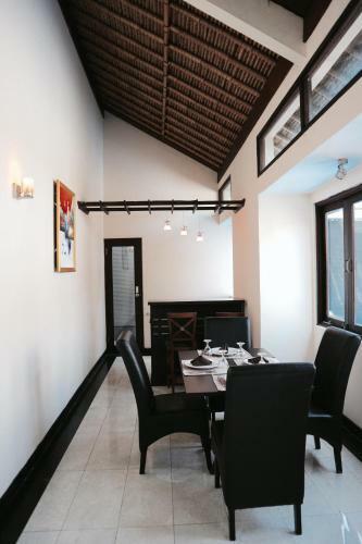 Hotel Kuta Lagoon Resort And Pool Villas