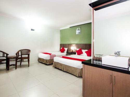 Crystal City Hotel