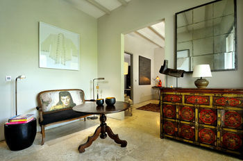 Hostal Room & Vespa 2