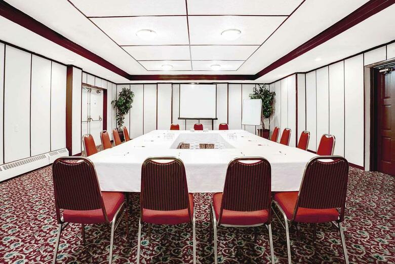 Hotel Ramada Victoria
