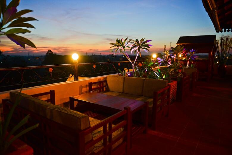 Royal Crown Hotel