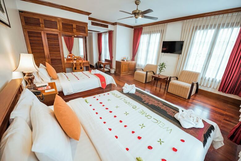 Royal Crown Hotel