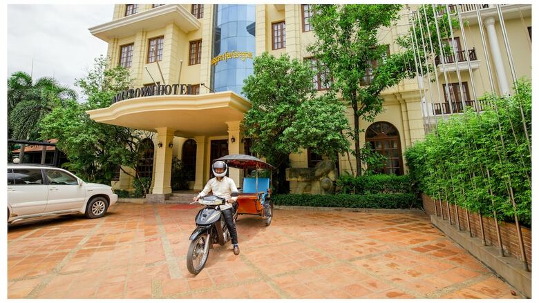 Royal Crown Hotel