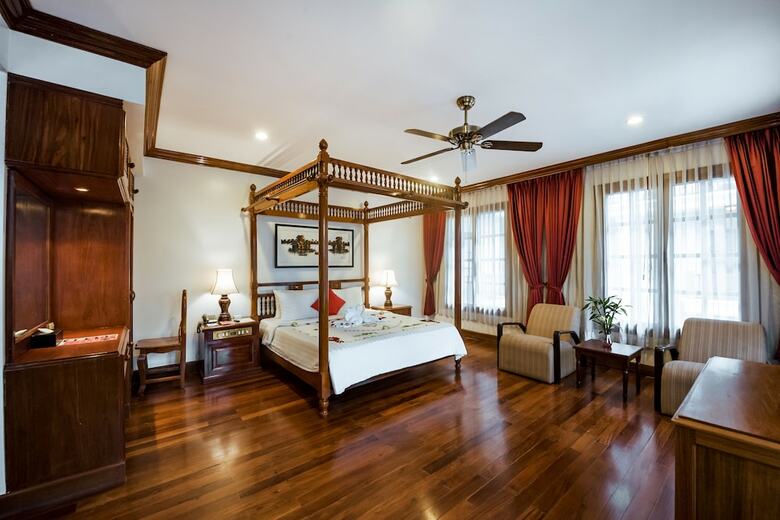 Royal Crown Hotel