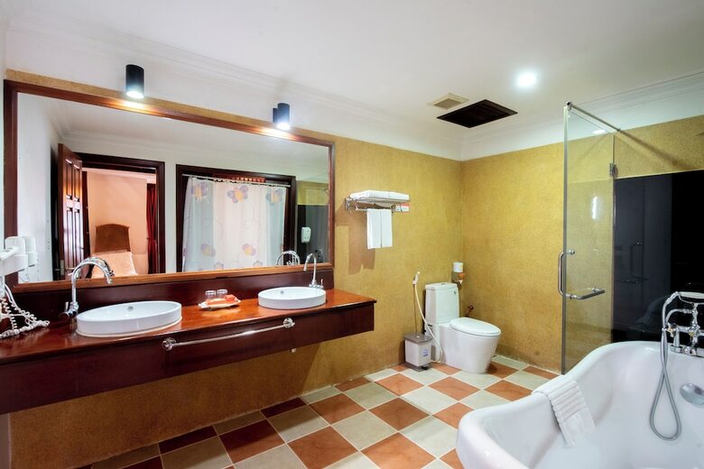 Royal Crown Hotel