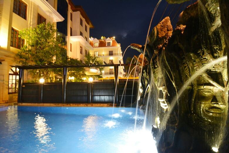 Royal Crown Hotel