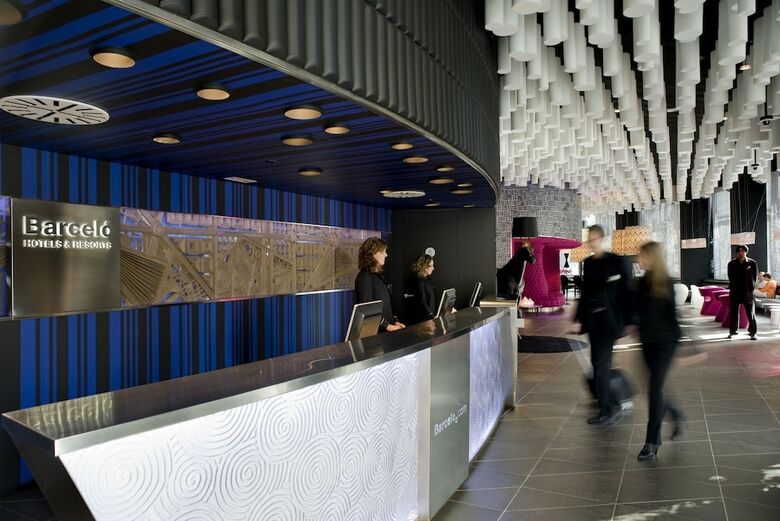 Hotel Barcel� Raval