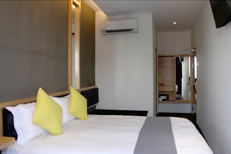 B Street Hotel