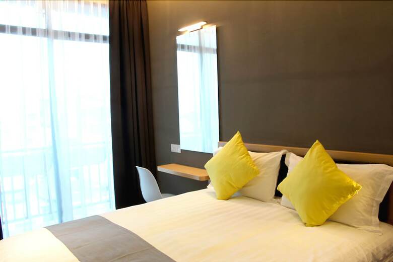 B Street Hotel