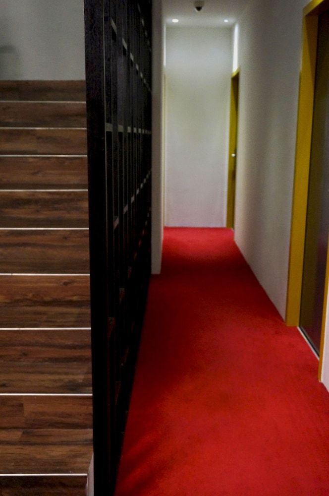 B Street Hotel