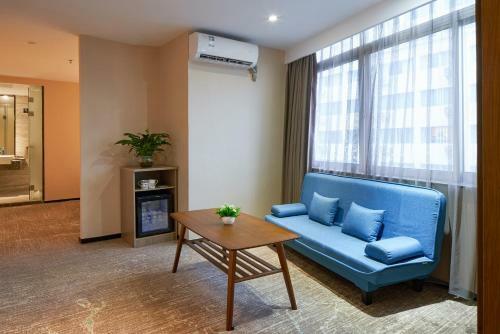 Yingshang Jinyi Hotel - Dade Road Branch