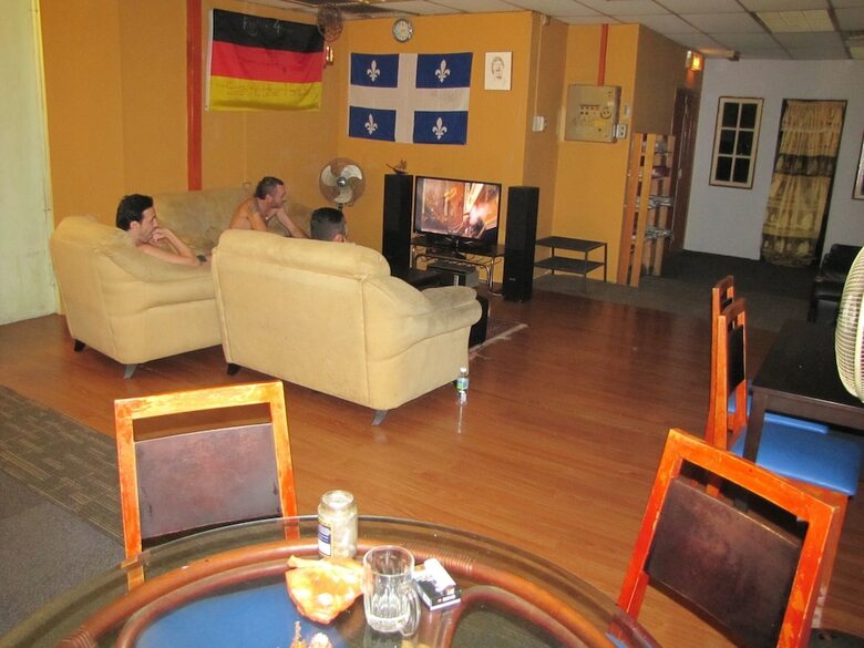 Hostal Oasis Guest House