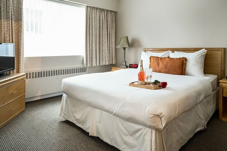 Hotel The Rosellen Suites At Stanley Park (.)