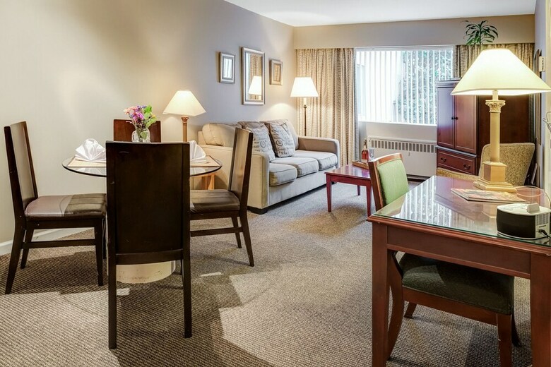 Hotel The Rosellen Suites At Stanley Park (.)