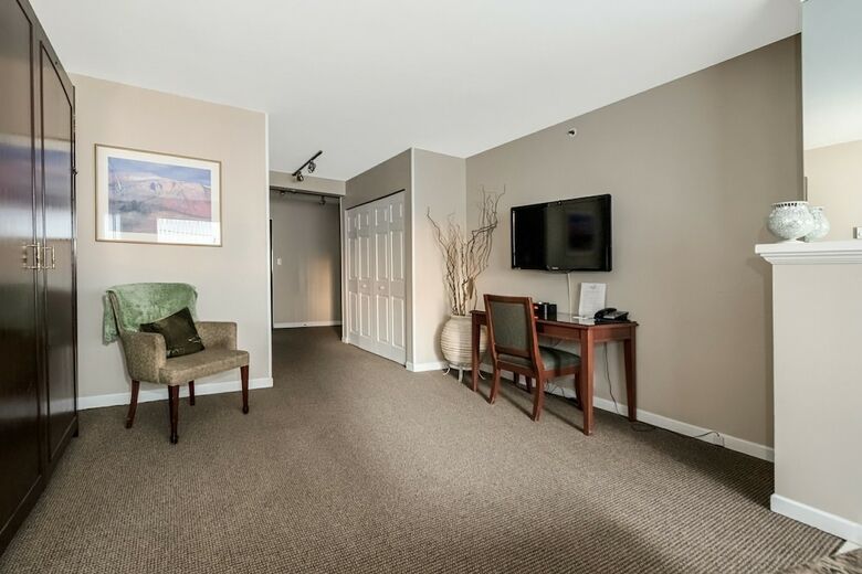 Hotel The Rosellen Suites At Stanley Park (.)