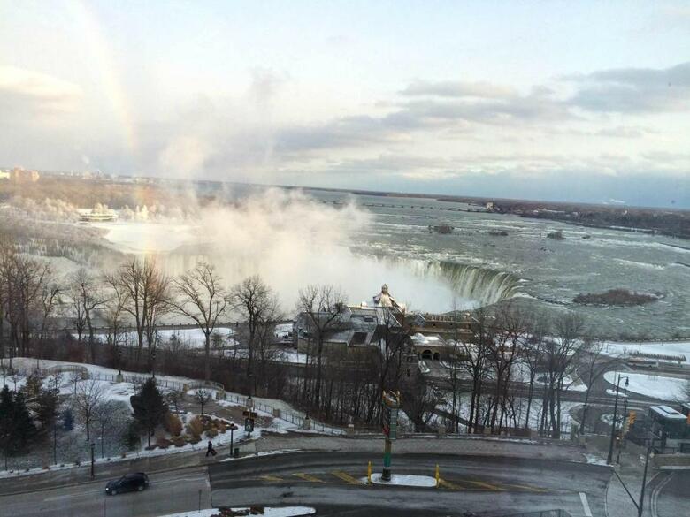 Oakes Hotel Overlooking The Falls