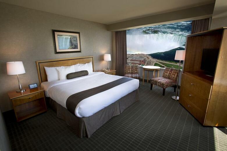 Oakes Hotel Overlooking The Falls