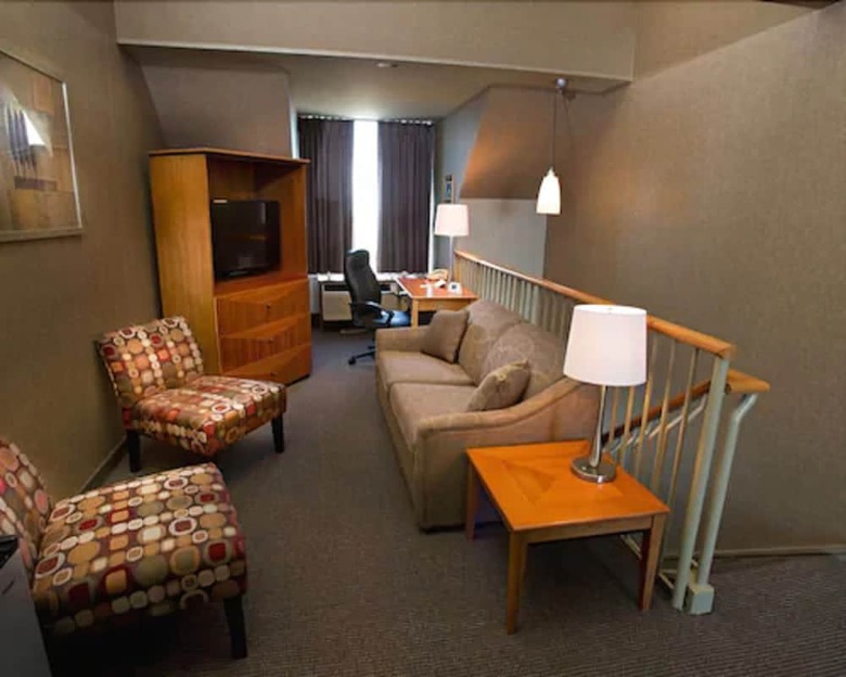 Oakes Hotel Overlooking The Falls
