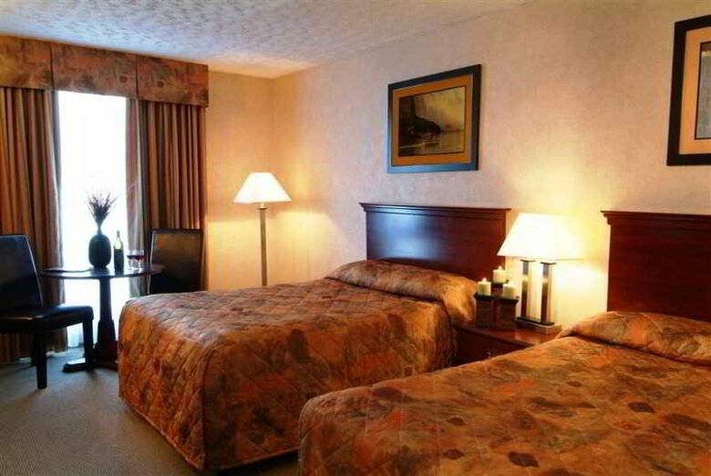 Oakes Hotel Overlooking The Falls