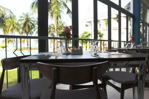 Hotel The Grand Beach Resort Port Dickson