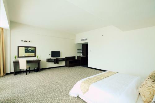 The Regency Waterfront Hotel