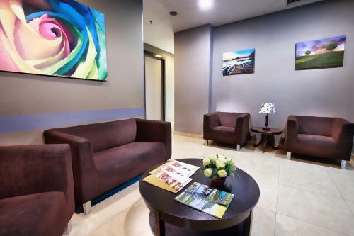 The Regency Waterfront Hotel