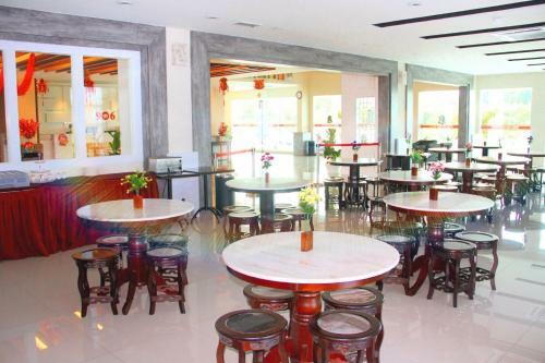 906 Premier Hotel