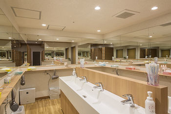 Shinjuku Kuyakusho-mae Capsule Hotel
