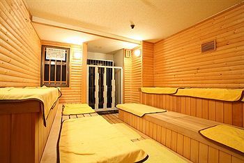 Shinjuku Kuyakusho-mae Capsule Hotel