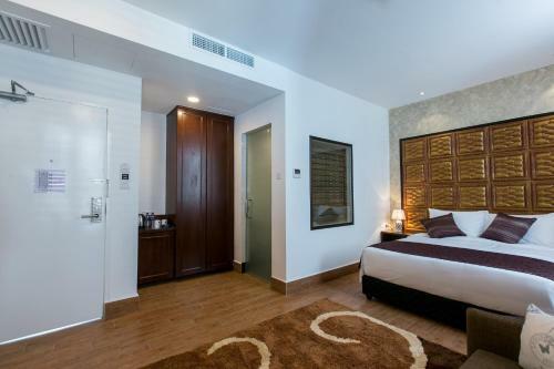 Belllo Hotel Jb Central