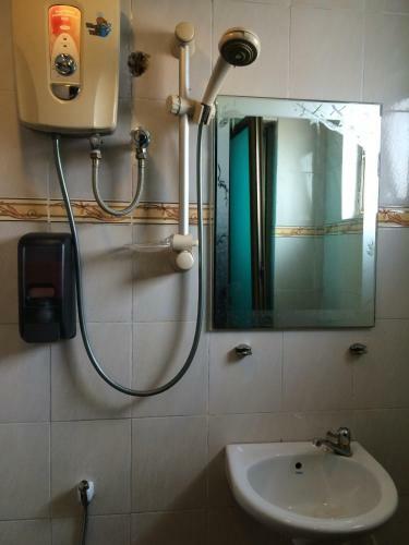 Hostal Suntec Hotel
