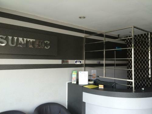 Hostal Suntec Hotel