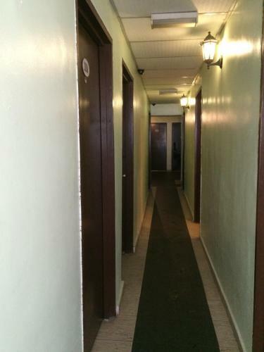 Hostal Suntec Hotel