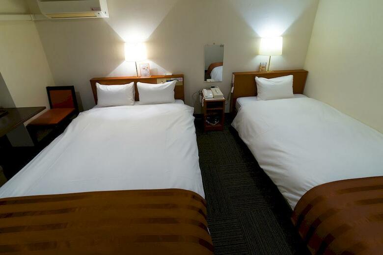 Tokyo Plaza Hotel