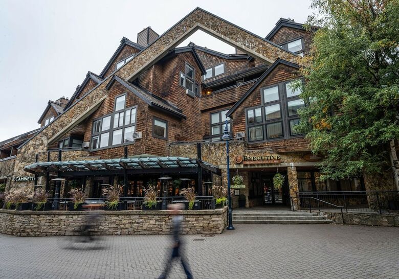 Hotel Executive Inn At Whistler Village