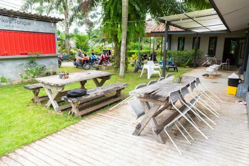 Monkey Dive Hostel Khaolak