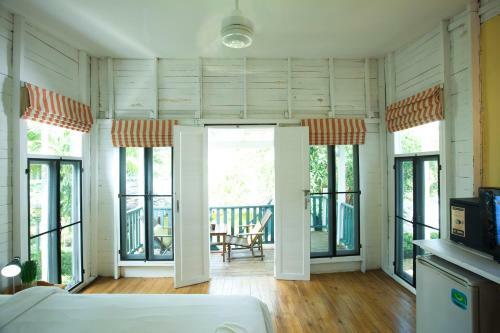 Sunshine Inn Resort