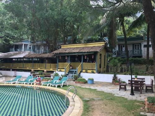 Sunshine Inn Resort