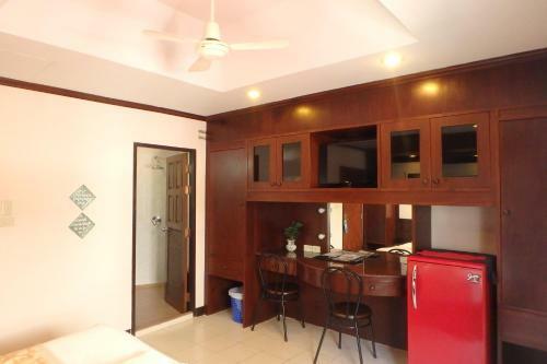 Hotel Karon Cafe Inn