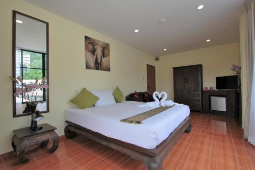 Hotel Baan Suay Karon Beach