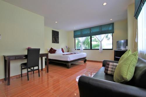 Hotel Baan Suay Karon Beach