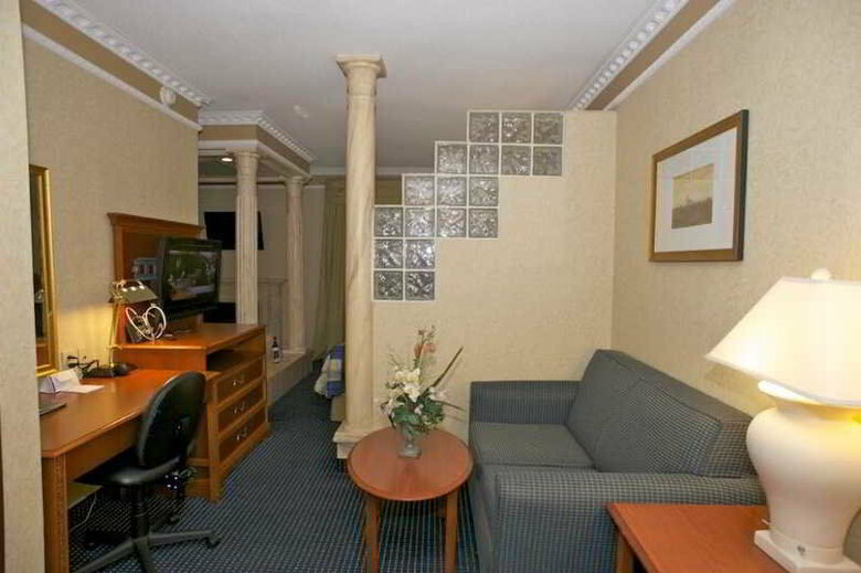 Hotel Monte Carlo Inns Toronto West Suites