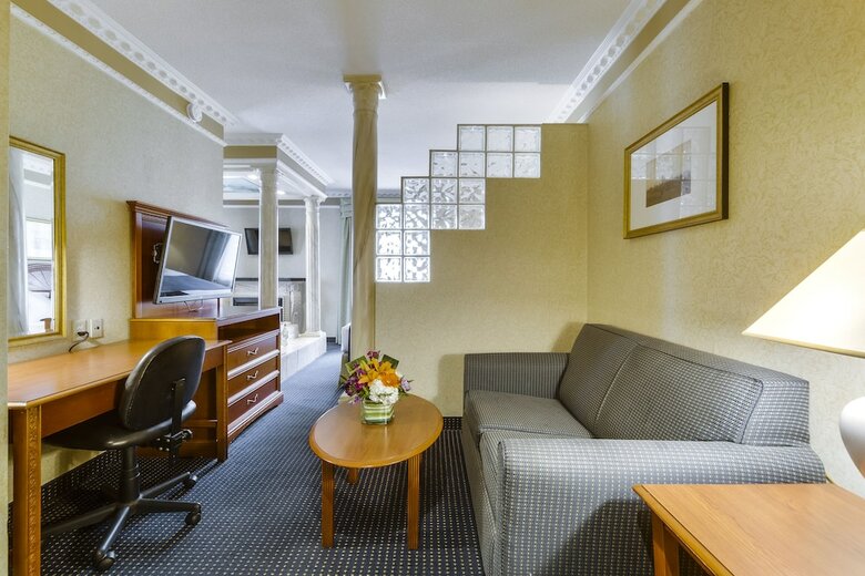Hotel Monte Carlo Inns Toronto West Suites